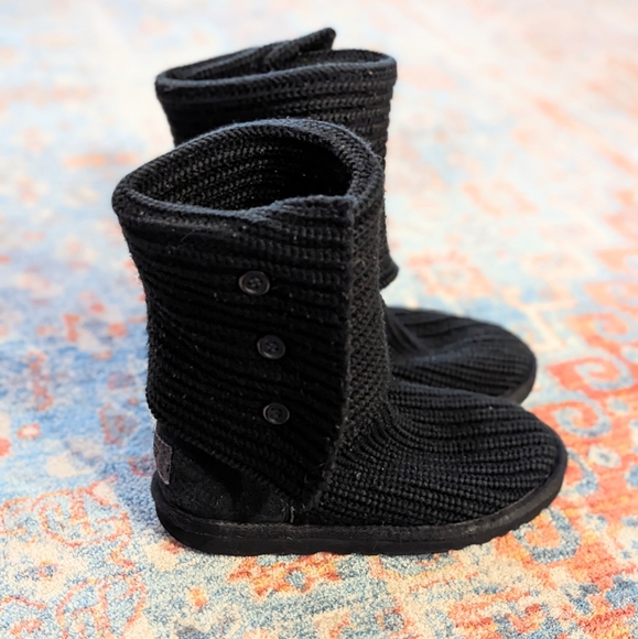 Ugg Women's 6 Classic Cardy Black Boots Thick Knit Knee or Ankle Boots Buttons - Picture 14 of 15